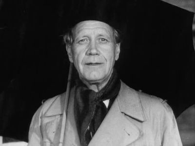 Gösta Cederlund in It Rains on Our Love (1946)