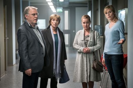 Nadja Engel, Melanie Marschke, Andreas Schmidt-Schaller, and Erika Skrotzki in Leipzig Homicide (2001)