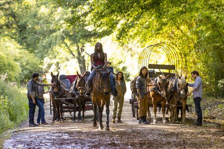 Danai Gurira, Sydney Park, Callan McAuliffe, Gustavo Gomez, Katelyn Nacon, and Avi Nash in The Walking Dead: A New Begin