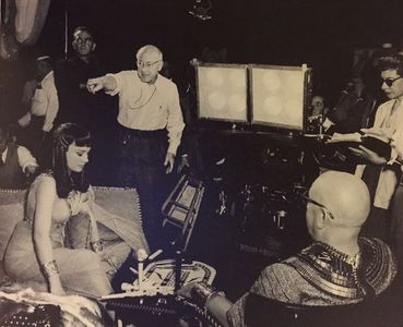 Anne Baxter, Cecil B. DeMille, Loyal Griggs, Cedric Hardwicke, and Claire Behnke in The Ten Commandments (1956)