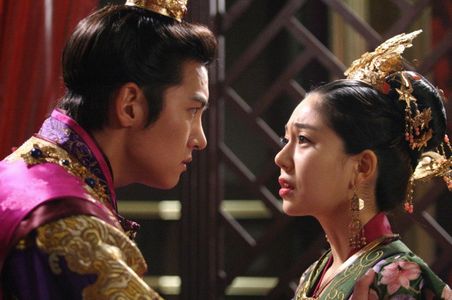 Jin-hee Baek and Ji Chang-Wook in The Empress Ki (2013)