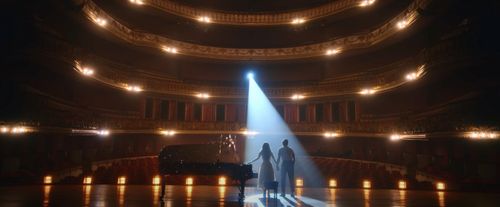 Still of Henrique Zaga and Giulia Be in Beyond The Universe (2022)