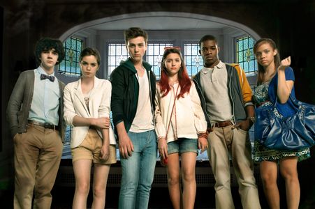 Zach Mills, Sterling Beaumon, Ana Golja, Kyndall, Stephan James, and Sarah Desjardins in Clue (2011)