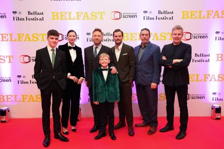 Kenneth Branagh, Ciarán Hinds, Jude Hill, Lewis McAskie, Caitríona Balfe, and Jamie Dornan