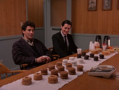 Kyle MacLachlan and Michael Ontkean in Twin Peaks (1990)