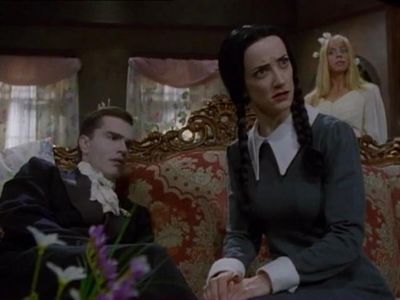 Lisa Calder, Ellie Harvie, and Christopher Shyer in The New Addams Family (1998)