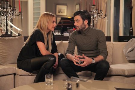 Meryem Uzerli and Ozan Akbaba in Eskiya Dünyaya Hükümdar Olmaz (2015)