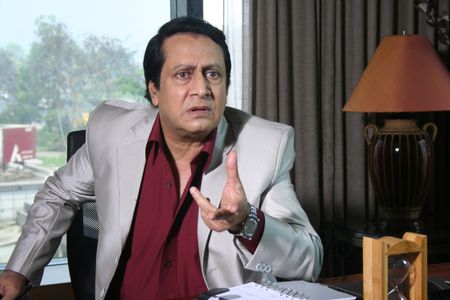 Ranjit Mallick in Saat Pake Bandha (2009)