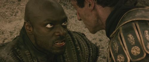 Adewale Akinnuoye-Agbaje and Sasha Roiz in Pompeii (2014)