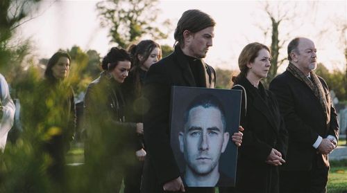 Désirée Nosbusch, Kerri Quinn, Serena Kennedy, Jack Nolan, Fionnuala Murphy and Owen Roe in a scene from Der Irland Krim