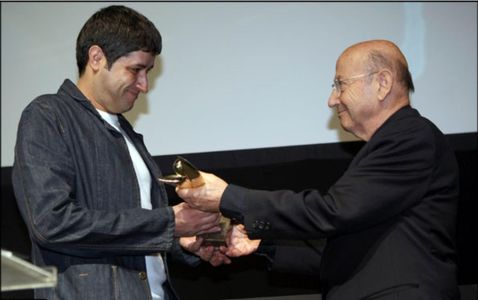 Renowned Greek auteur Theo Angelopoulos (R) awarded Abdorreza Kahani the Golden Alexander for best feature film during t