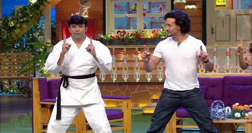 Chandan Prabhakar and Tiger Shroff in The Kapil Sharma Show (2016)