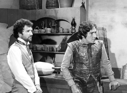 Cláudio Cavalcanti and Clemente Viscaíno in Maria, Maria (1978)