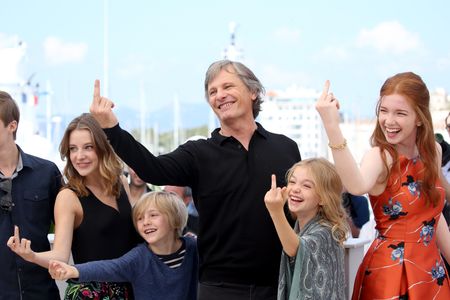 Viggo Mortensen, Annalise Basso, Samantha Isler, Shree Crooks, and Charlie Shotwell at an event for Captain Fantastic (2