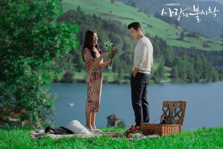 Son Ye-jin and Hyun Bin in Crash Landing on You (2019)