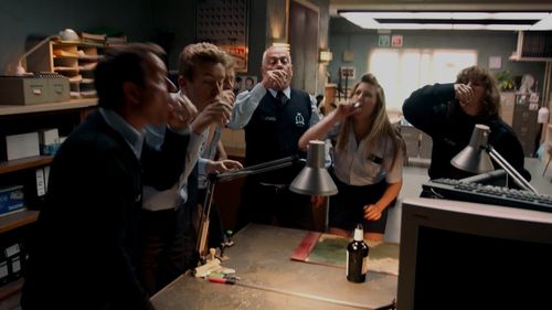 Gene Bervoets, Mieke De Groote, Nico Sturm, Kevin Janssens, Jonas Van Geel, and Eva Binon in Patrouille Linkeroever (201