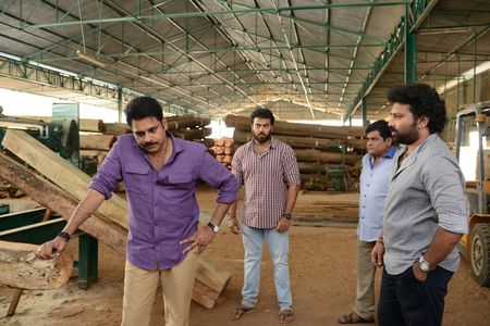 Mohammad Ali, Pawan Kalyan, Siva Balaji, and Chaitanya Krishna in Katamarayudu (2017)