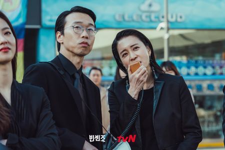 Lee Hang-na and Yoon Byung-hee in Vincenzo (2021)