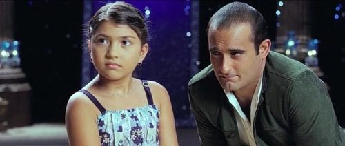 Akshaye Khanna and Dalai in Aaja Nachle (2007)