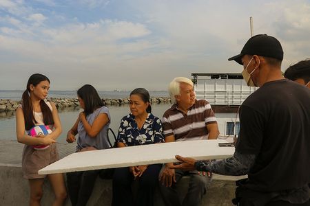 Jerry O'Hara, Peewee O'Hara, Johanah Basanta, and Donna Cariaga in Retirada (2022)