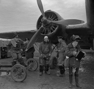 Rodion Nakhapetov, Eduard Volodarskiy, and Aleksey Zharkov in Torpedo Bombers (1983)