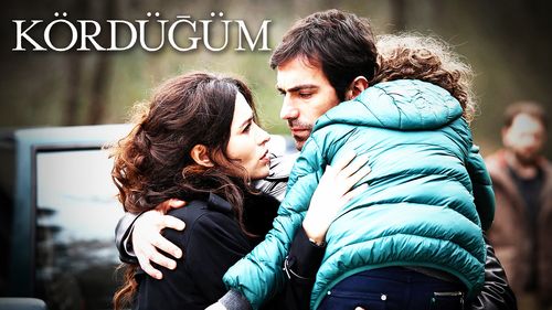 Belçim Bilgin, Ibrahim Celikkol, and Aybars Kartal Özson in Kördügüm (2016)