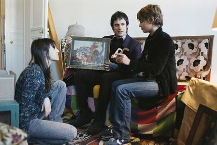 Charlotte Gainsbourg, Emma de Caunes, and Gael García Bernal in The Science of Sleep (2006)