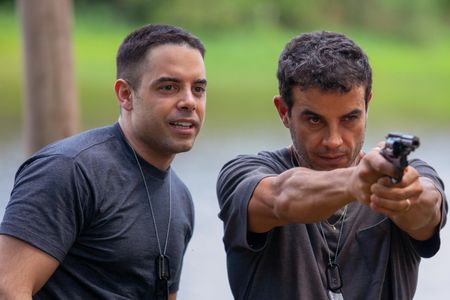 Pedro Carvalho and Anderson Di Rizzi in O Segundo Homem (2022)