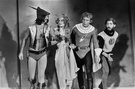 Suzanne Fields, Joseph Hudgins, Jason Williams, and Mycle Brandy in Flesh Gordon (1974)