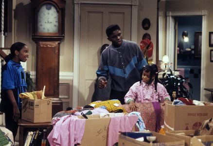 Jaimee Foxworth, Darius McCrary, and Kellie Shanygne Williams in Family Matters (1989)