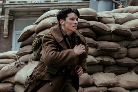 Fionn Whitehead in Dunkirk (2017)