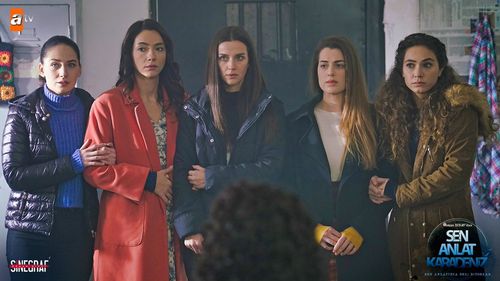 Öykü Gürman, Ilayda Çevik, Irem Helvacioglu, Çagla Özavci, and Belfu Benian in Sen Anlat Karadeniz (2018)