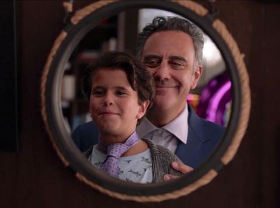 Brad Garrett and Tyler Wladis in Single Parents: Sport (2019)