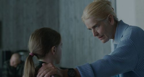 Ewa Fröling and Barbara Kubiak in Obce niebo (2015)