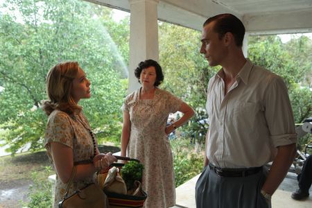 Cherry Jones, Elizabeth Olsen, and Tom Hiddleston in I Saw the Light (2015)