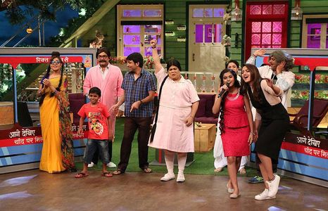 Sunil Grover, Kiku Sharda, Sumona Chakravarti, Chandan Prabhakar, Sonakshi Sinha, Kapil Sharma, Sugandha Mishra, Kartike