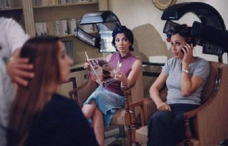 Mona Zaki and Hala Sheha in Leh khaletny ahebak (2000)