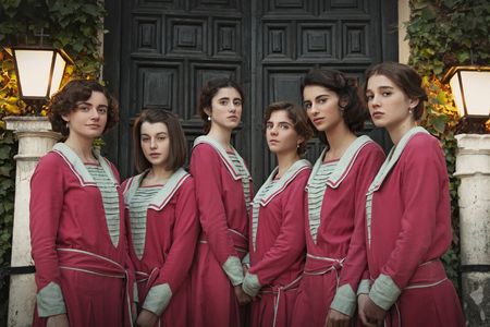 Carla Campra, Lucía Díez, Paula de la Nieta, Begoña Vargas, Elena Gallardo, and Abril Montilla in A Different View (2018