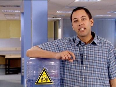 Jon Tickle in Brainiac: Science Abuse (2003)