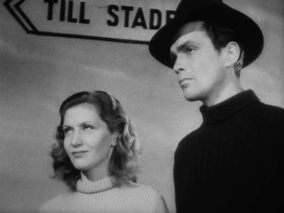 Barbro Kollberg and Birger Malmsten in It Rains on Our Love (1946)