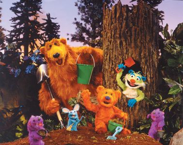 Tyler Bunch, Vicki Eibner, Peter Linz, and Noel MacNeal in Bear in the Big Blue House (1997)