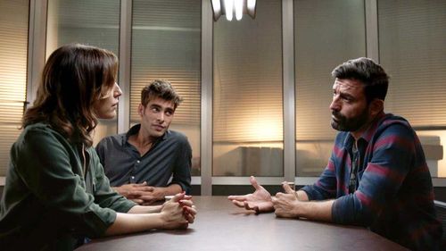 Irene Montalà, Alfredo Villa, and Jon Kortajarena in La verdad (2018)