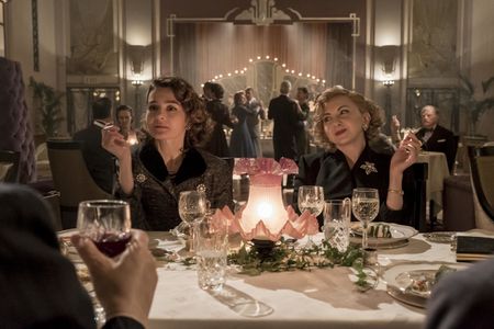 Shirley Henderson and Nina Arianda in Stan & Ollie (2018)