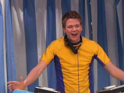 Jon Beavers in The Fresh Beat Band (2009)