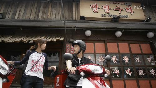 Go Kyung-Pyo and Chae Soo-bin in Strongest Deliveryman (2017)