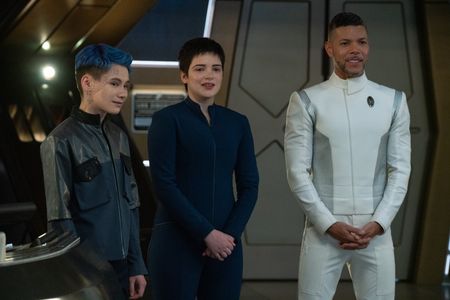 Wilson Cruz, Blu del Barrio, and Ian Alexander in Star Trek: Discovery (2017)