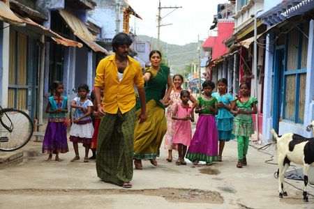 Nataraja Subramanian and Sanchita Shetty in Enkitta Mothathe (2017)