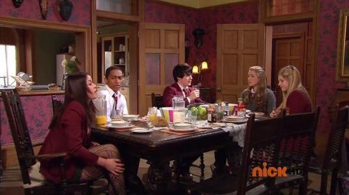 Nathalia Ramos, Jade Ramsey, Ana Mulvoy Ten, Brad Kavanagh, and Alex Sawyer in House of Anubis (2011)