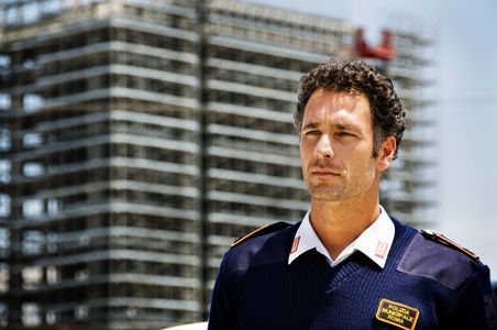 Raoul Bova in La nostra vita (2010)