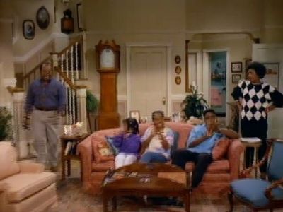 Reginald VelJohnson, Jaimee Foxworth, Darius McCrary, Jo Marie Payton, and Kellie Shanygne Williams in Family Matters (1